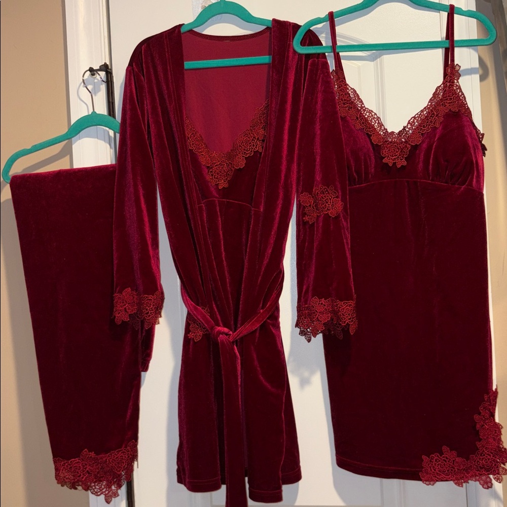 ♥️ 4 Velvet Lace Chemise Set ♥️